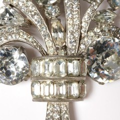 Eisenberg Original Foliate Spray Fur Clip Clear Rhinestones Signed 3.75″ x 2.50″