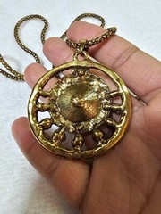 Vtg Goldtone Round Pendant w/ Multicolor Stones w Chain Necklace 29in”