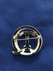 QT pin/brooch vintage silver & diamonds costume jewelry Very good condition