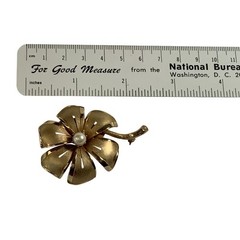 Vintage Gold Tone Flower Brooch with Faux Pearl Accent Women’s Pin