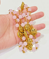 VINTAGE 1980 CHANEL ROSE PINK GRIPOIX POURED GLASS GOLD MEDALLION 35″ NECKLACE