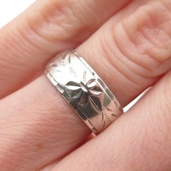 925 Sterling Silver Vintage Oxidized Floral Band Ring Size 4.25