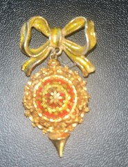 Art Brand Brooch Enamel Ribbon Bow With Christmas Ball Gold Tone