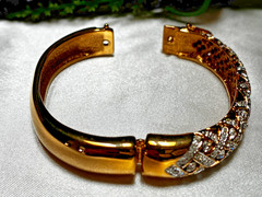 Rare Glamorous Swarovski Pave Crystal Crisscrossed Weave Pattern Bangle Bracelet
