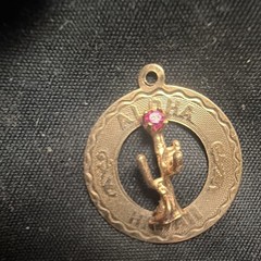 14K Round Gold Engraved Pendant Charm Hawaii Design w/ Round Pink Stone.