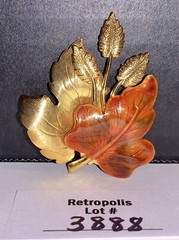 GOLD TONE BROOCH PIN ENAMEL MAPLE LEAF Vintage
