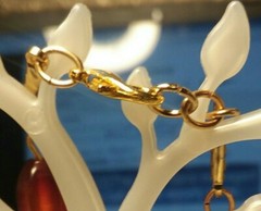 MaryBee Jewelry: 7 1/2″ Gold Tone Stone Carnelian? Bracelet 01-01-2021 (B)