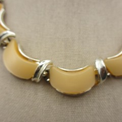Vintage Thermoset Necklace Lucite Crescent Peach Gold Tone Choker Collar 15 Inch