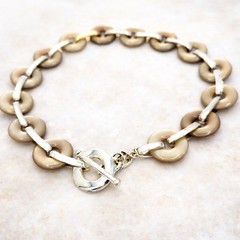 Choker Necklace Beige Disc Links Silver Tone Toggle Clasp 15.5 In Y2K