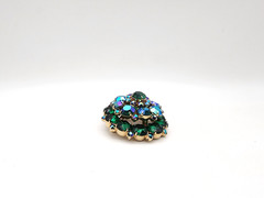 VINTAGE BLUE/GREEN AB RHINESTONE DOMED GOLD TONE JEWELRY PIN/BROOCH NICE QUALITY
