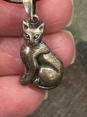 Sterling Silver Vintage Seated Cat Feline Pendant Necklace 16” Chain