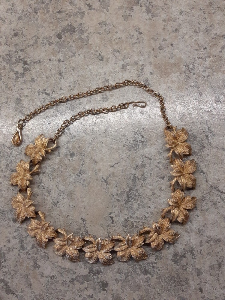 Vintage Goldtone Leaf Adjustable Length Necklace 16.5″