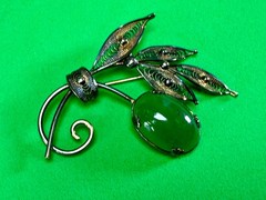 Green Jade Cabochon Floral Filigree Leaf Vintage Sterling Silver 925 Brooch Pin