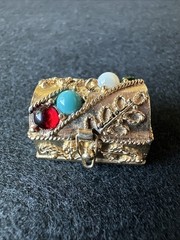 Vintage Avon 1974 Queen’s Ransom Treasure Chest Pill Box Pendant No Chain
