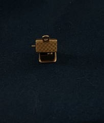 14k Vintage Yellow Gold Mini 3D Movable Wishing Well
