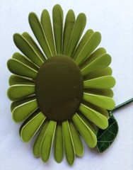 Vintage Retro 1960s Green Daisy Brooch + Clip-On Earrings Set, Antique Fashion