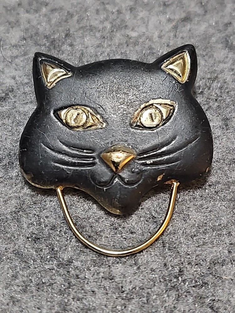 Black Cat Face Brooch Eye Glasses Holder Pin Sunglasses Eye Wear (C1)