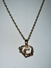 Vintage 19″ C Initial Heart Pendant w/ Roses Necklace Gold Tone Metal No Brand