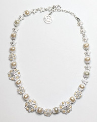 VTG Trifari Silver Tone Snowflake Cream Faux Pearl Rhinestone 16-18″ Necklace