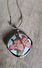 Vintage Gold Tone Cloisonné Enamel Flower Pendant~beautiful