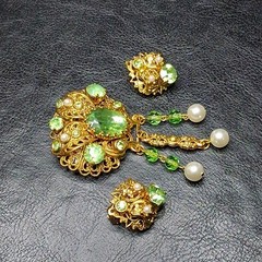 Vintage Pin Brooch & Earrings Set Green Rhinestone & Faux Pearl GERMANY. 16.107