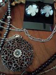 Black/Silver Tone Costume Jewelry Lot Necklaces-Bracelet-Pin-Earrings Mixed…
