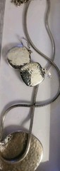 ONYX HAMMERED SILVER NECKLACE AND EARRINGS SET