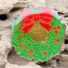 Vintage Christmas Wreath Enamel Brooch Pin Gold Tone Holly Holiday Red Bow 1″