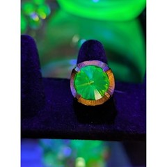 Vintage Glowing Green Rivoli Crystal Cocktail Ring Gold Tone Adjustable Band