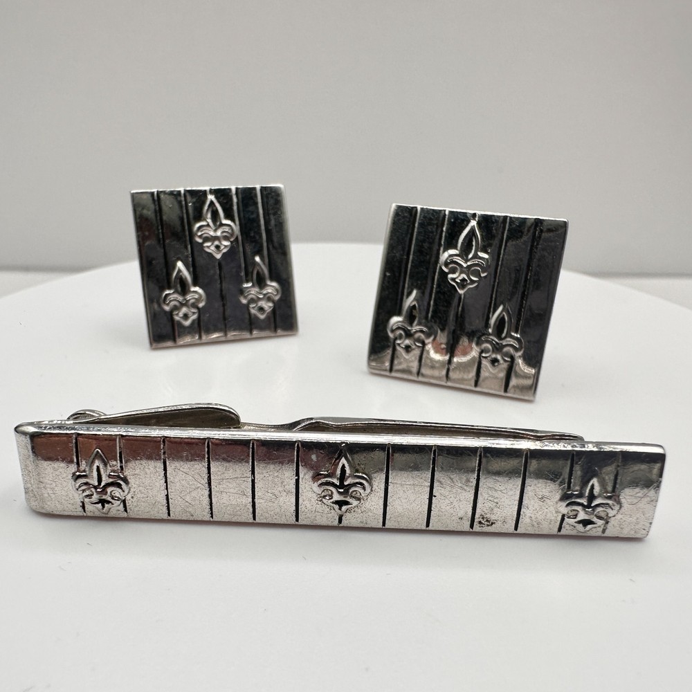Vintage 90s Swank Silver Tone Fleur De Lis Cufflinks & Tie Clip Set Jewelry
