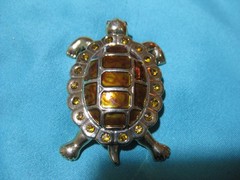 Lauren Conrad Signed Vintage Turtle Pin Gold Tone Honey Colored Enamel brooch