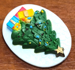 Vintage 80’s Hong Kong Festive Christmas Tree Holiday Pin / Brooch