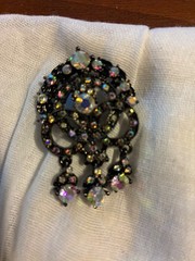 4 Women’s Crown Style Brooches w/Embelished Jewels – Nice!