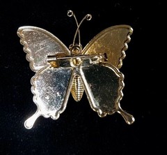 Vintage Gold Tone Enamel Butterfly Brooch / Pin 1 5/8″W X 1.5″T Bug Beautiful