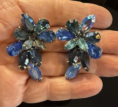 Gorgeous Signed Weiss Blues Brooch & Earrings Set