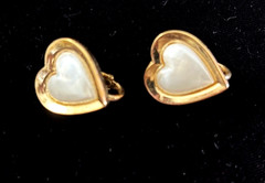 VTG CROWN TRIFARI WHITE Pearlescent Inset Gold Tn HEART Bracelet Earrings Set