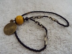 Black Brown Yellow Bead Brass Pendant Necklace (D32)