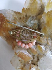 ART DECO 10K GOLD ANGEL SKIN CORAL HAND CAMEO PIN BROOCH BEAUTY