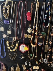Fabulous 443 Piece Lot Of Vintage + Modern Fashion Costume Jewelry Nice Pieces