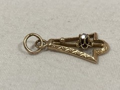 Vintage 14k Solid Yellow Gold Bell Shape Flower Pendant Accent Diamond 0.68g