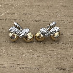 Vintage Unbranded Silver & Gold Toned Acorn Earrings With Screw-Back Closure