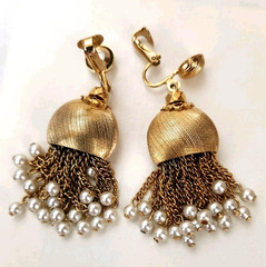 Vintage Pearl Dangle Chain Earrings Drop Swirl Clip On Closure Gold tone