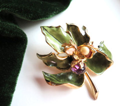 MINT Book Piece – Francois by Coro Enamel Leaf Pin Pearl & Chalcedony Stones