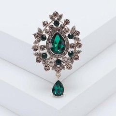 Vintage Teardrop Crystal Brooch Pin with Teardrop Pendant Elegant Rhinestone Des