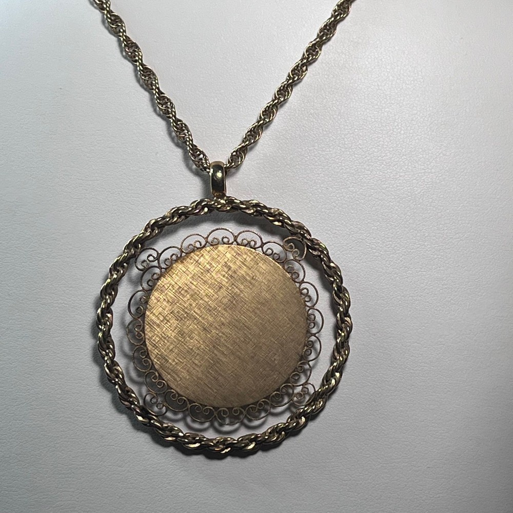 Vtg Gold Tone Filigree Rope Circle Pendant Necklace 24 Inch Statement Jewelry