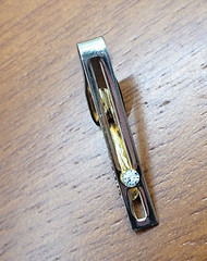 Modernist Open Metal Rectangle w Crystal Gold Tone Short Vintage Tie Clip Clasp