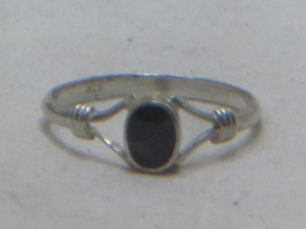 vintage sterling silver ring oval black inlay detail jewelry band 925 size 5.25