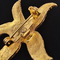 Vintage Starfish Brooch Pin Gold Tone Faux Turquoise Cabochon Textured 1.5 in