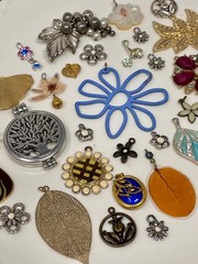 Lot Vtg & Modern Flower Leaf Pendants Findings Jewelry Craft Art Repurpose 10