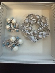 Vintage Sarah Coventry “Alaskan Summer” brooch earrings set 1960’s Pearls Read
